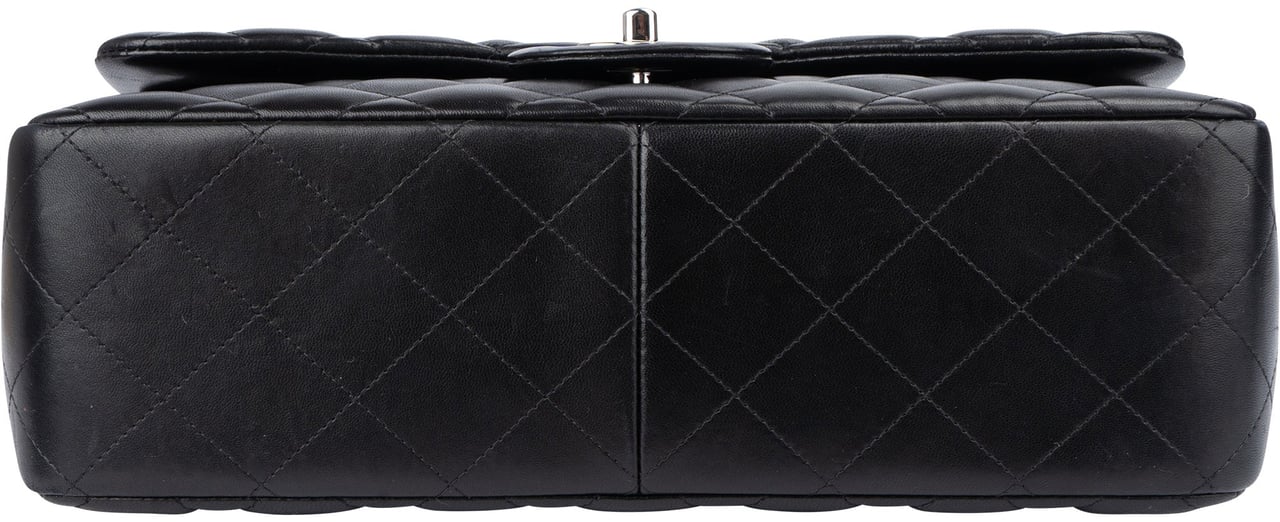 Chanel Chanel Quilted Lambskin Palladium Jumbo Double Flap Crossbody Bag Zwart