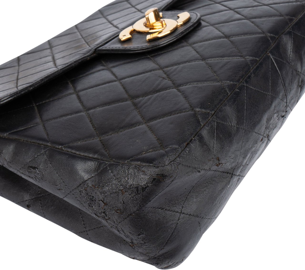 Chanel Chanel Quilted Lambskin 24K Gold Jumbo Single Flap Crossbody Bag Zwart