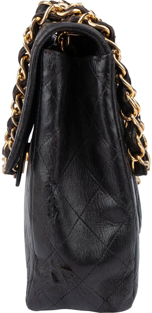Chanel Chanel Quilted Lambskin 24K Gold Jumbo Single Flap Crossbody Bag Zwart