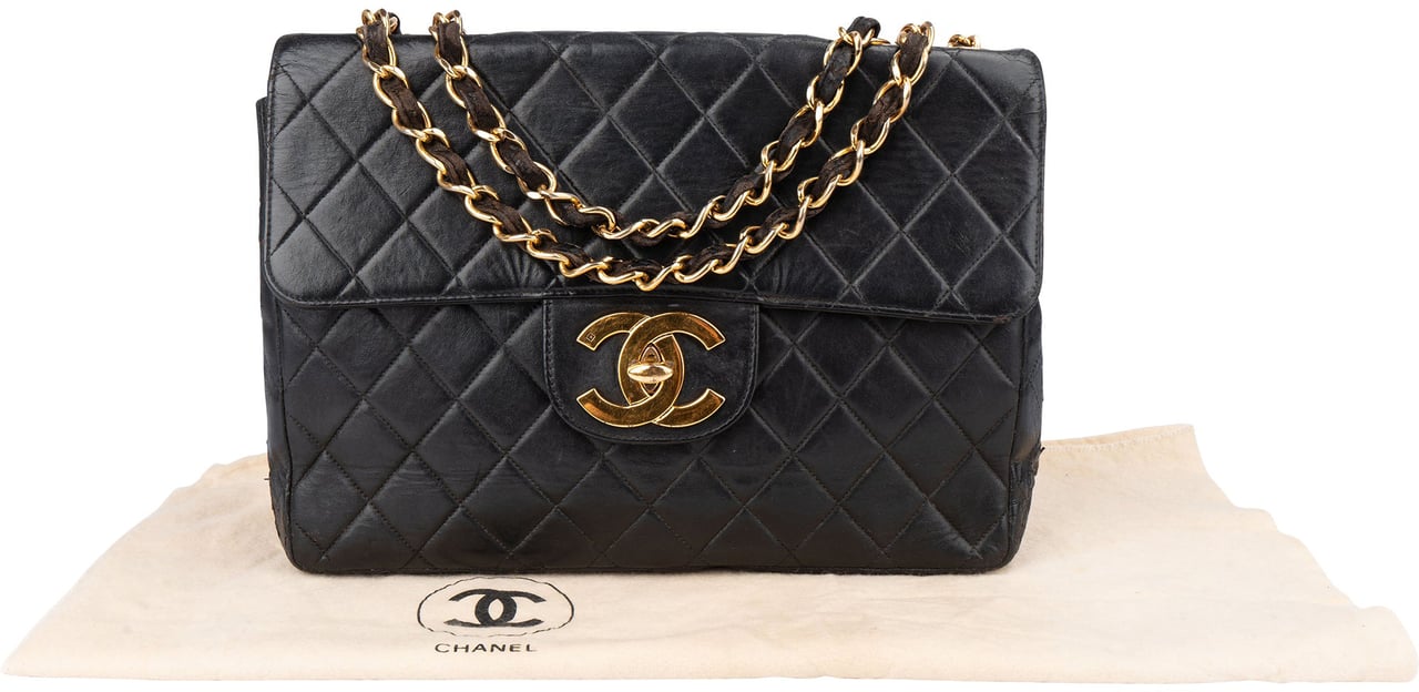 Chanel Chanel Quilted Lambskin 24K Gold Jumbo Single Flap Crossbody Bag Zwart
