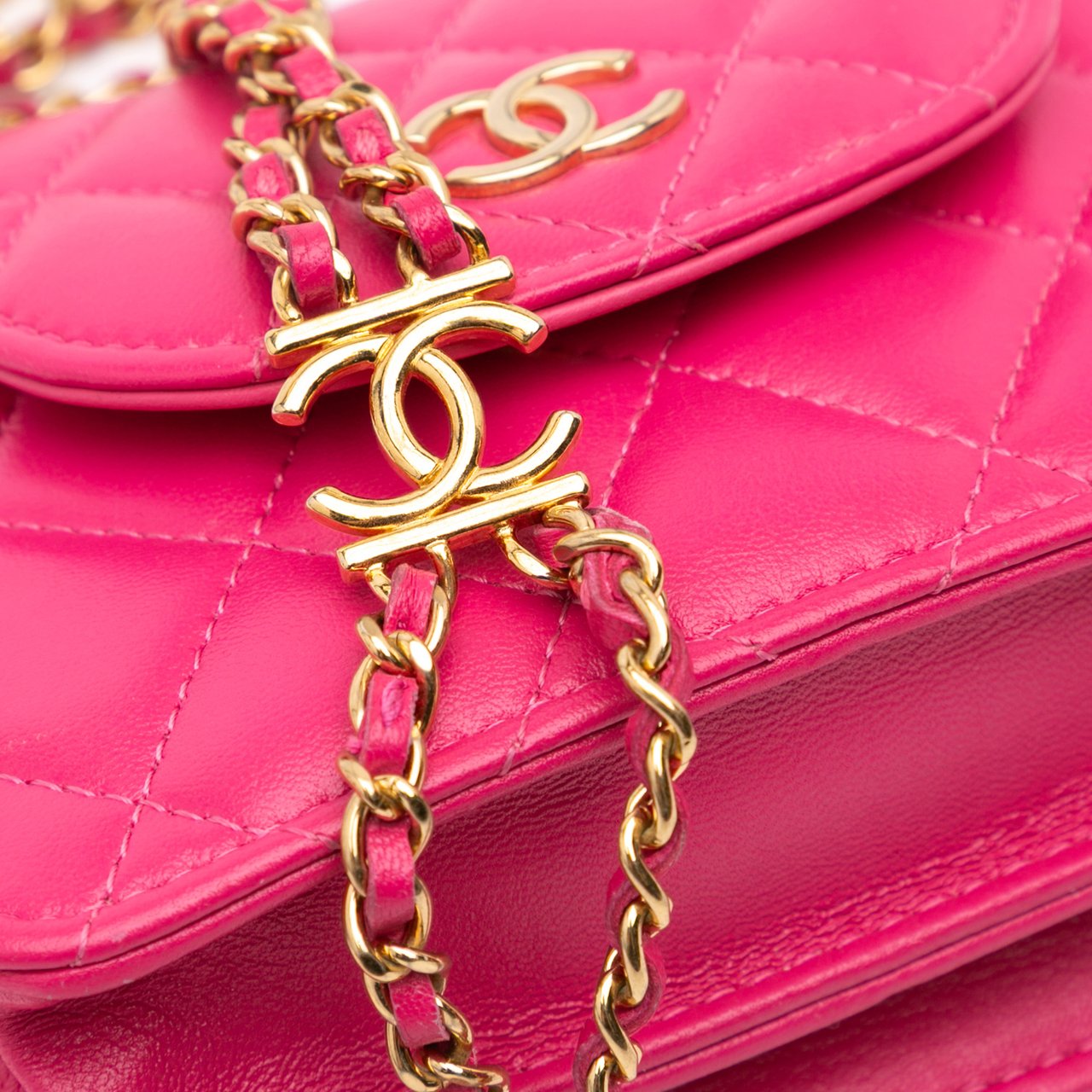 Chanel CC Quilted Lambskin Flap Clutch On Chain Roze