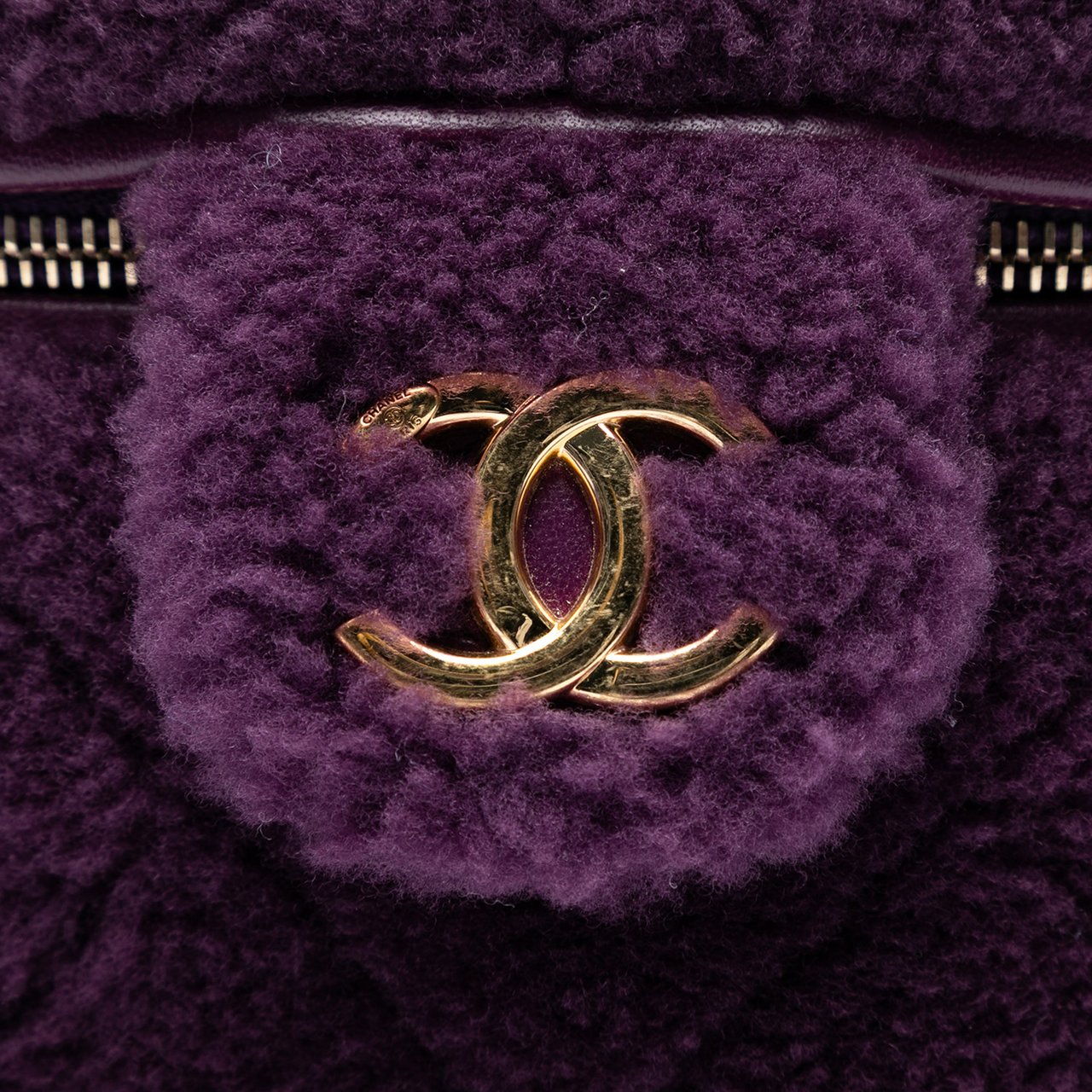 Chanel Small Quilted Shearling Vanity Case Paars