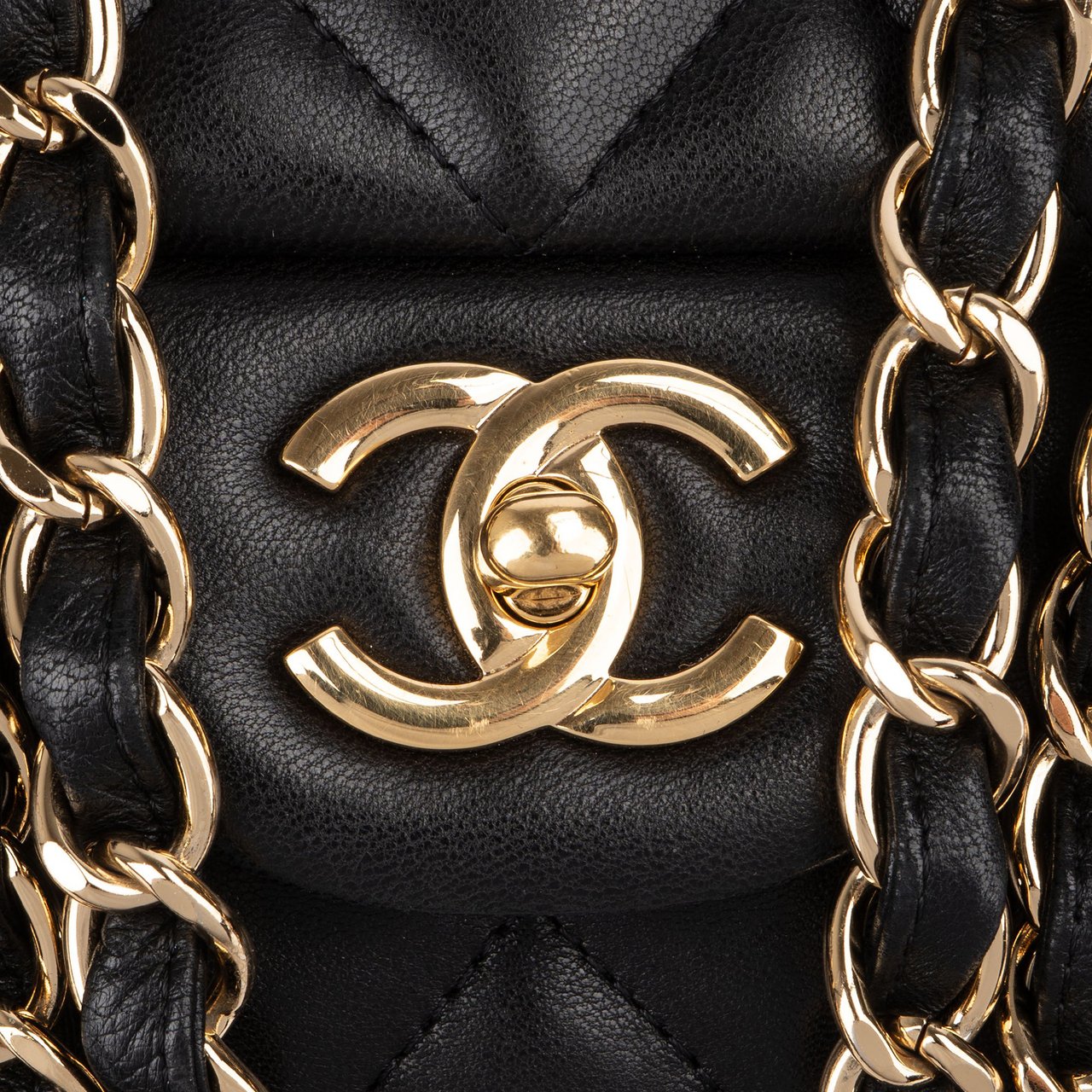 Chanel Chanel Quilted Lambskin Jumbo Single Flap Crossbody Bag Zwart