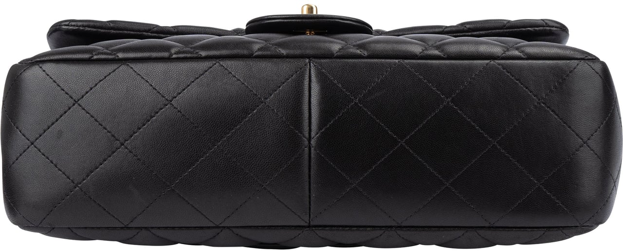 Chanel Chanel Quilted Lambskin Jumbo Single Flap Crossbody Bag Zwart