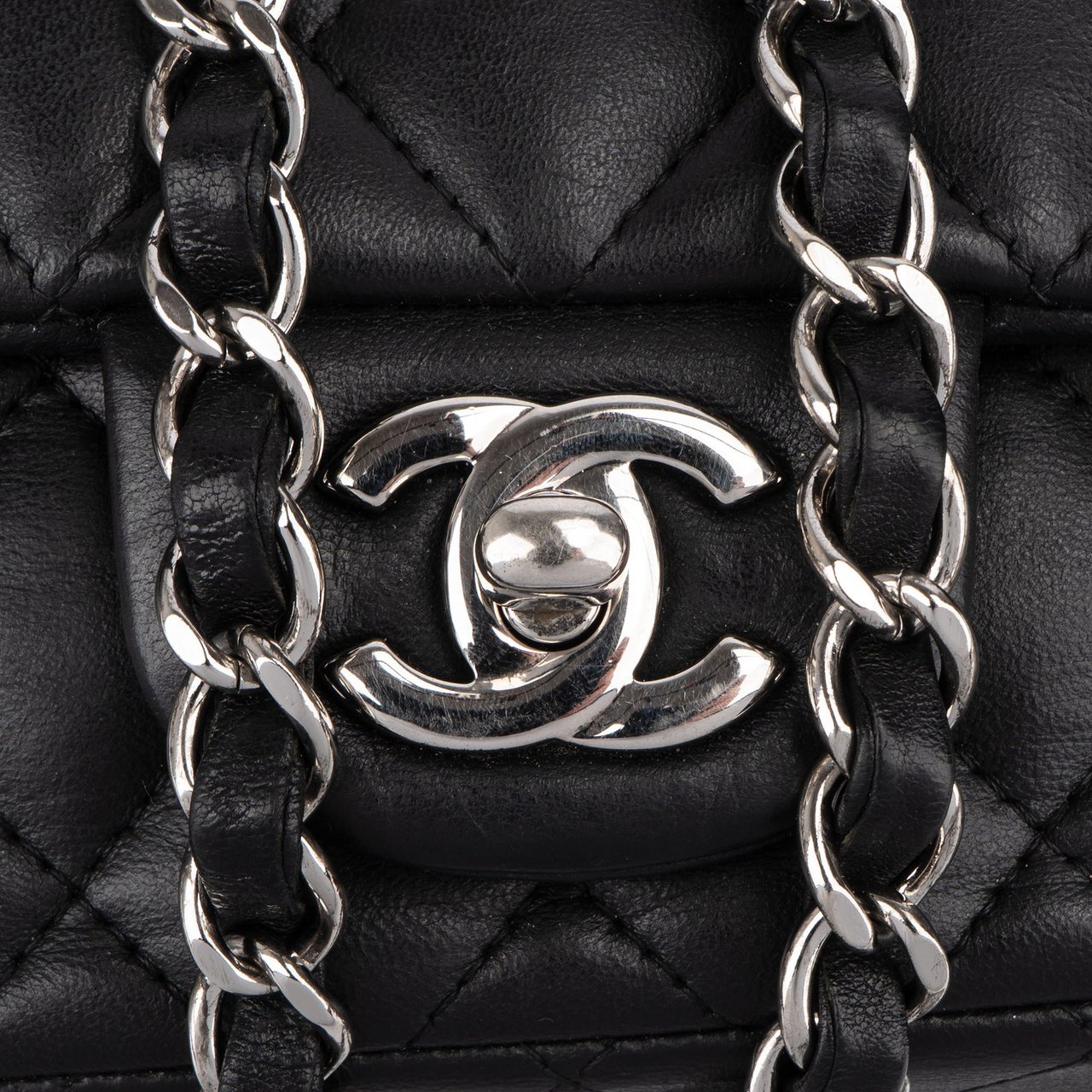 Chanel Chanel Quilted Lambskin Palladium Single Flap Crossbody Bag Zwart