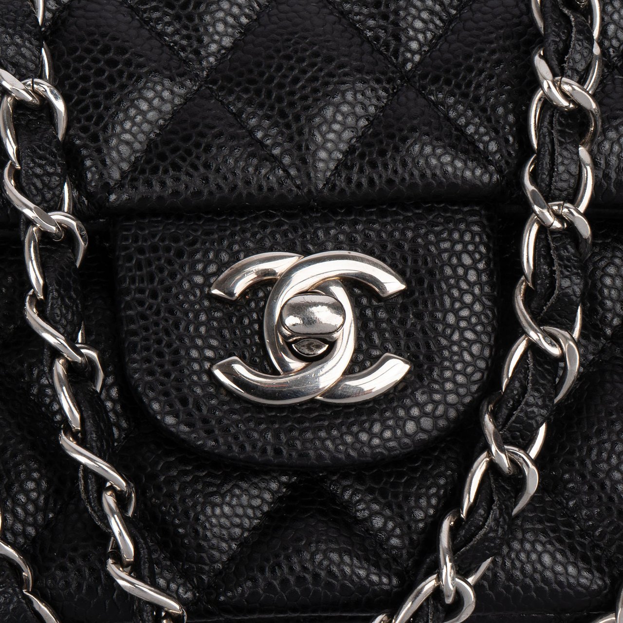Chanel Chanel Quilted Caviar Leather Palladium Medium Double Flap Shoulder Bag Zwart