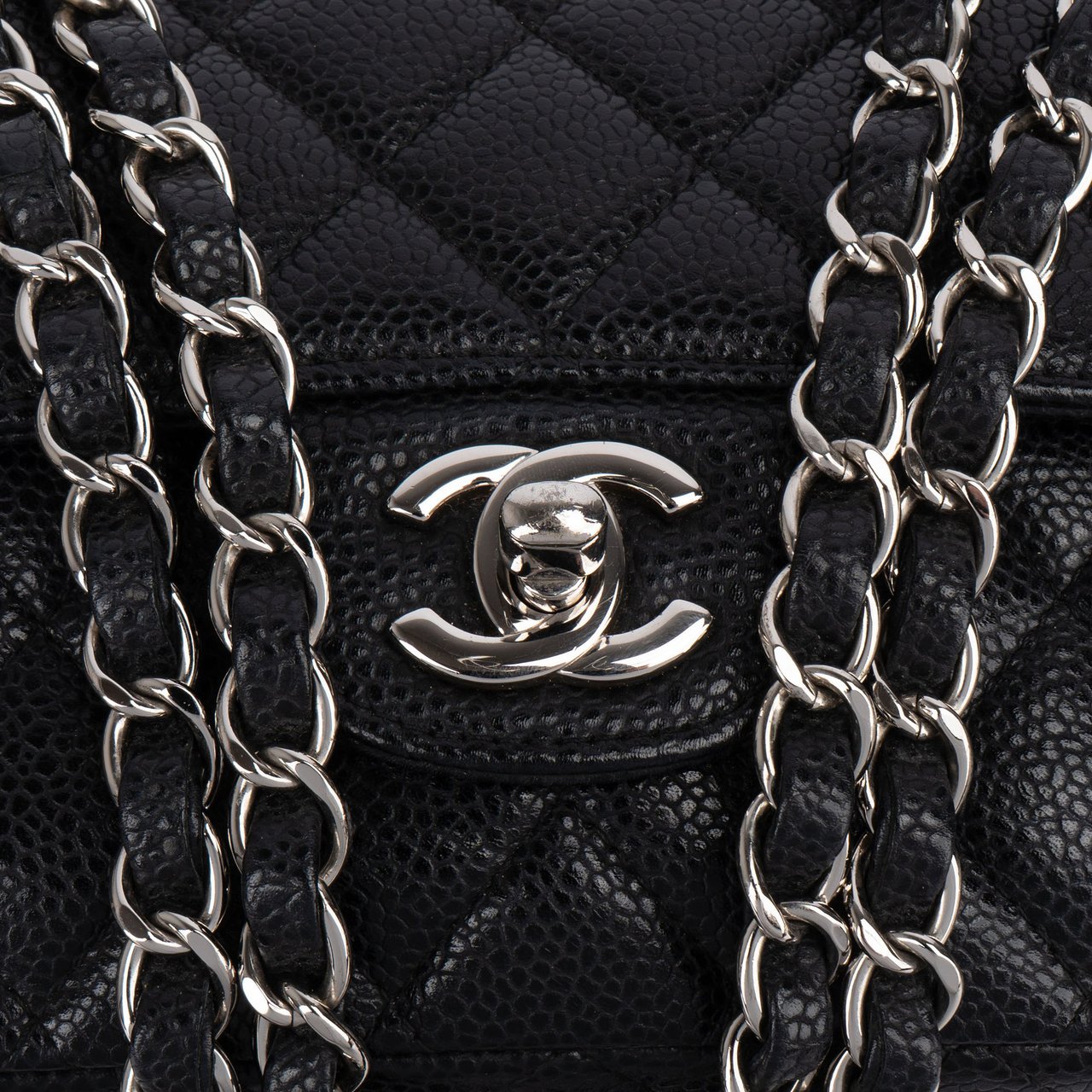 Chanel Chanel Quilted Caviar Leather Palladium Medium Double Flap Crossbody Bag Zwart
