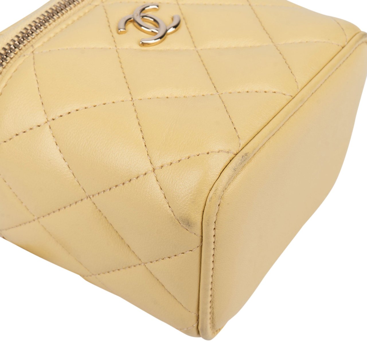 Chanel Chanel Quilted Lambskin CC Mini Vanity Handbag Geel