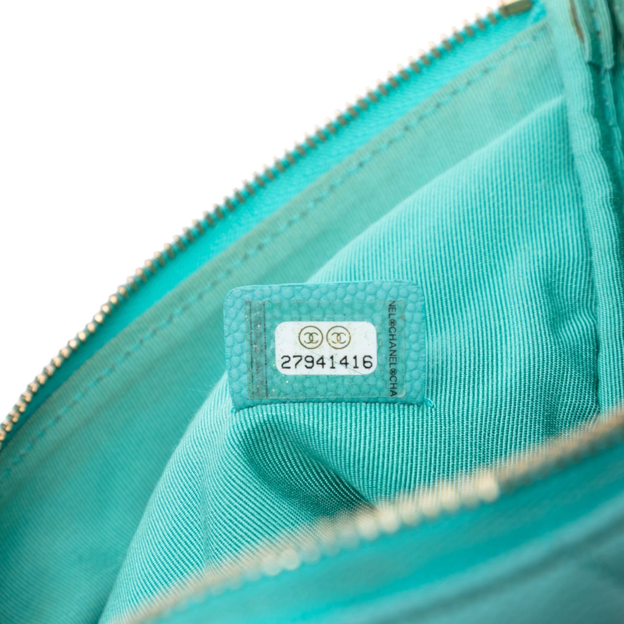 Chanel Medium CC Chevron Caviar O Case Clutch Blauw