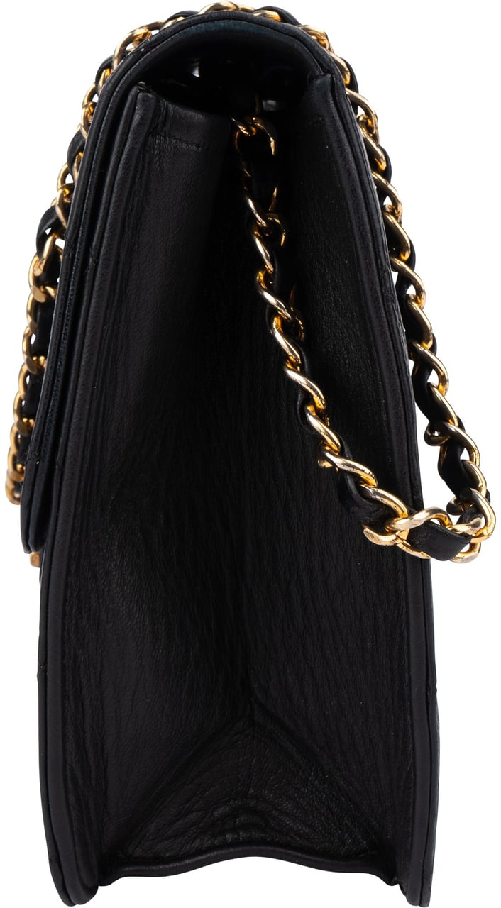 Chanel Chanel Quilted Lambskin 24K Gold Single Flap Crossbody Bag Zwart