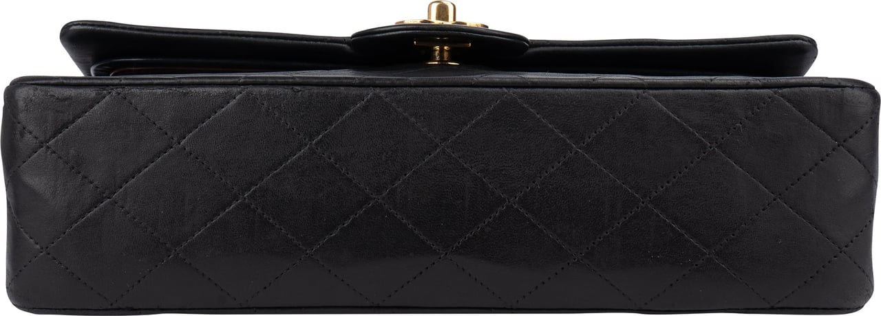 Chanel Chanel Quilted Lambskin 24K Gold Medium Double Flap Crossbody Bag Zwart