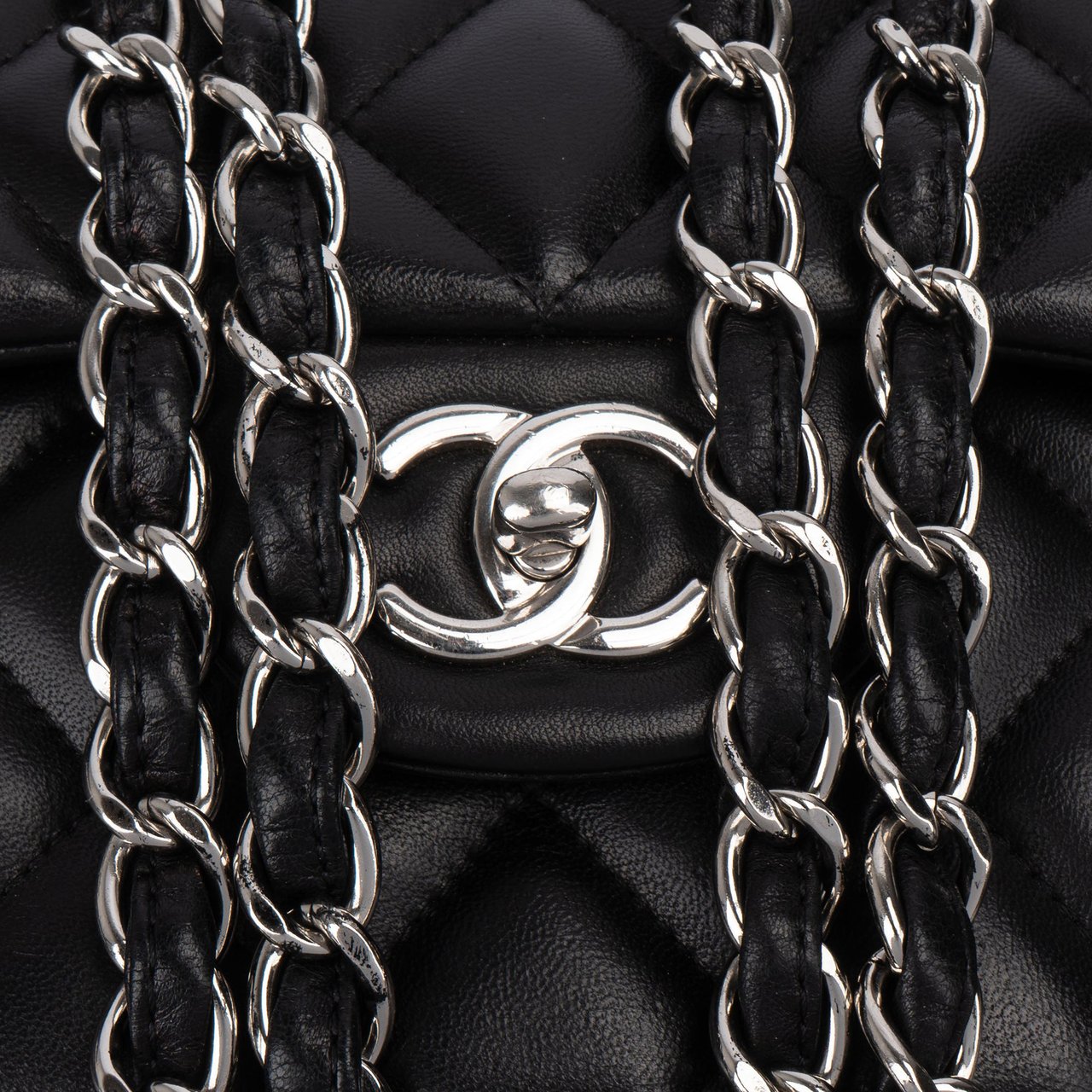 Chanel Chanel Quilted Lambskin Palladium Jumbo Double Flap Crossbody Bag Zwart