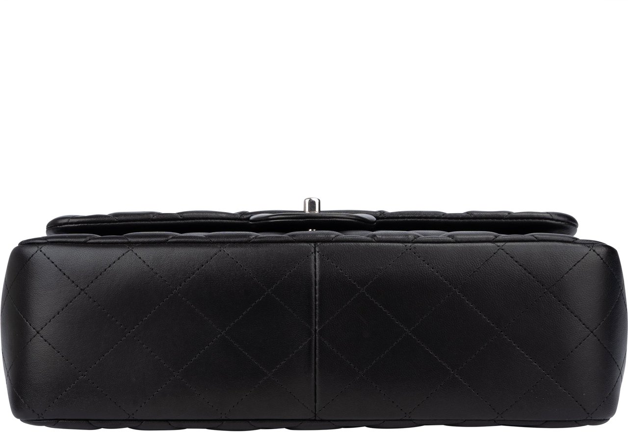 Chanel Chanel Quilted Lambskin Palladium Jumbo Double Flap Crossbody Bag Zwart