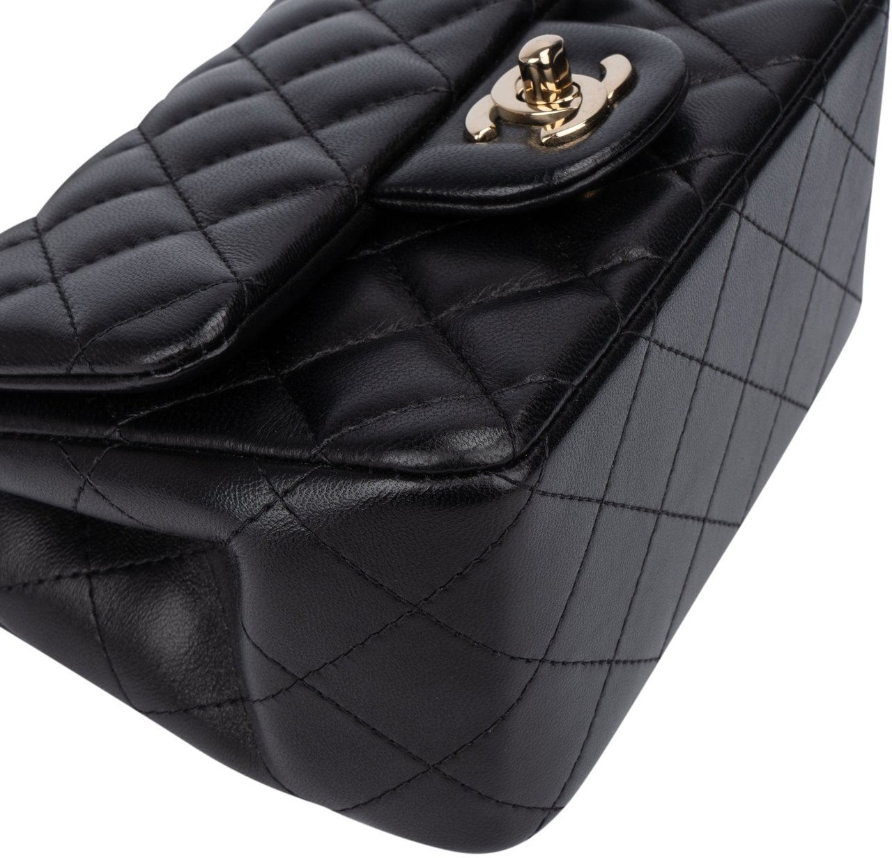 Chanel Chanel Quilted Lambskin Single Flap Crossbody Bag Zwart