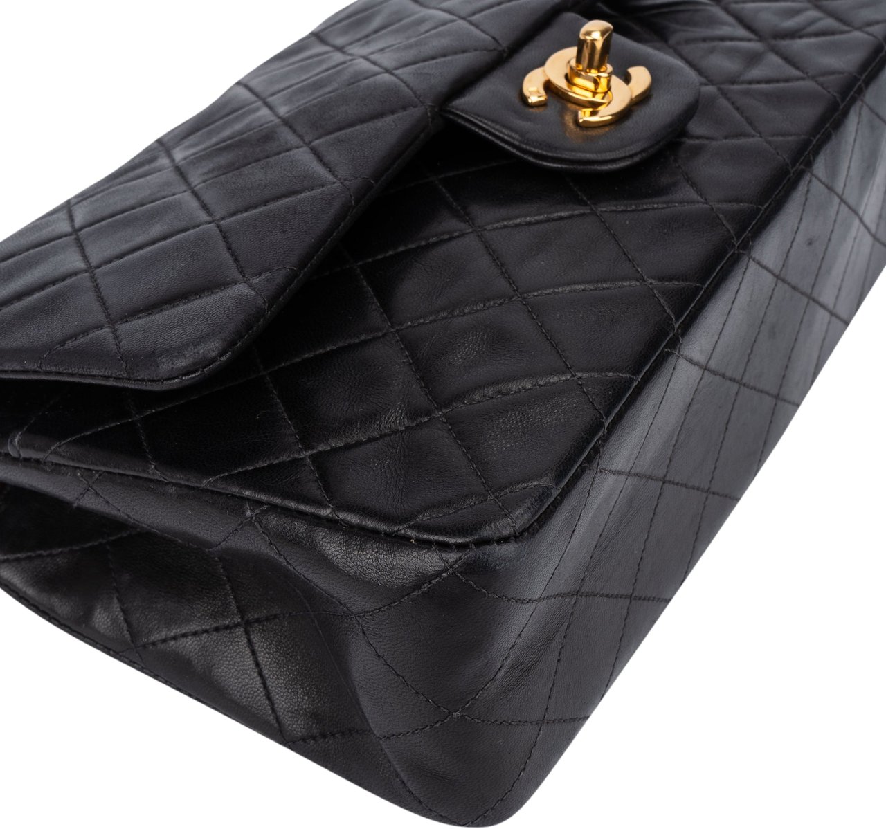 Chanel Chanel Quilted Lambskin 24K Gold Medium Double Flap Crossbody Bag Zwart