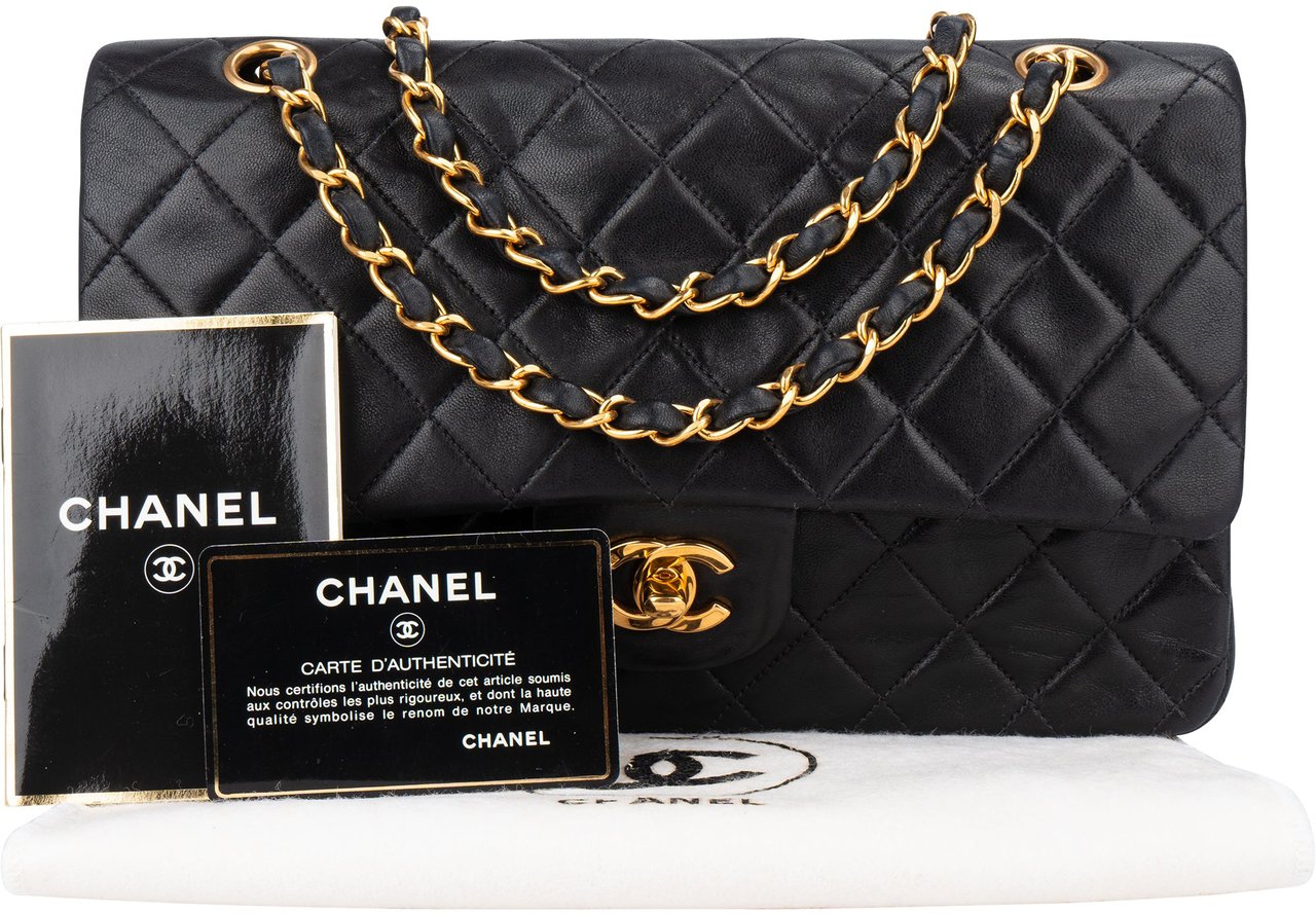 Chanel Chanel Quilted Lambskin 24K Gold Medium Double Flap Crossbody Bag Zwart