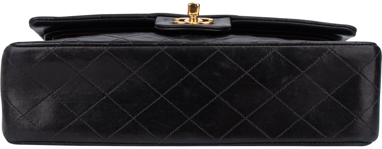 Chanel Chanel Quilted Lambskin 24K Gold Medium Double Flap Crossbody Bag Zwart