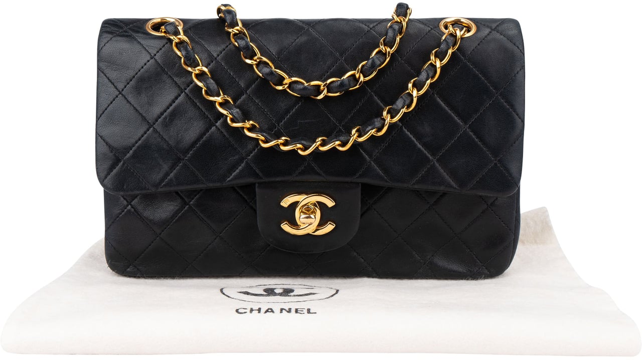 Chanel Chanel Quilted Lambskin 24K Gold Small Double Flap Crossbody Bag Zwart