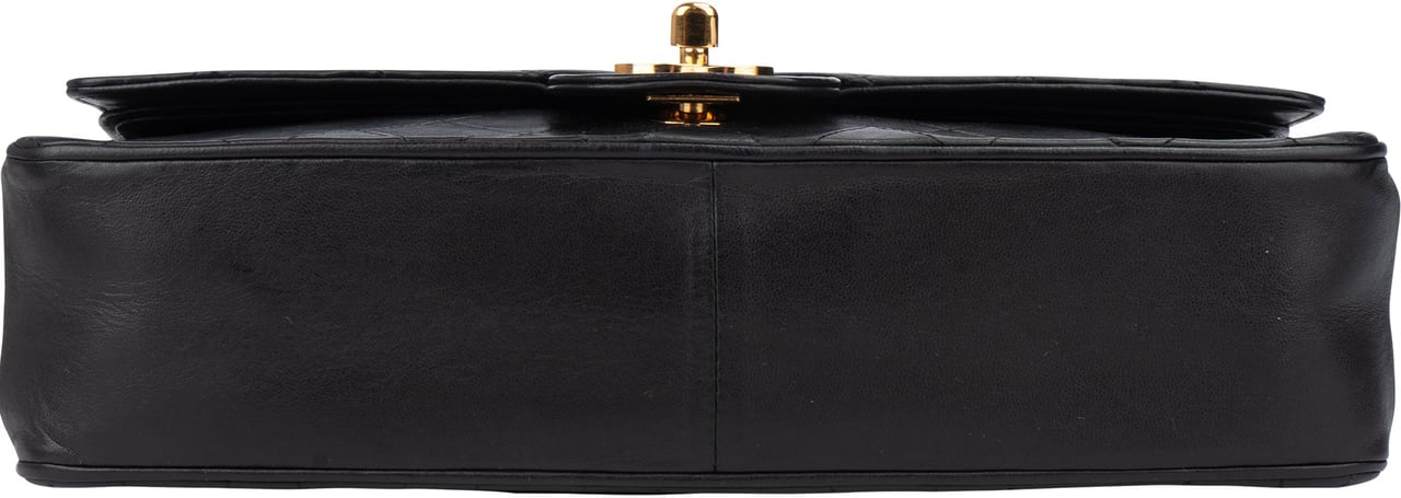 Chanel Chanel Quilted Lambskin 24K Gold Double Flap Shoulder Bag Zwart