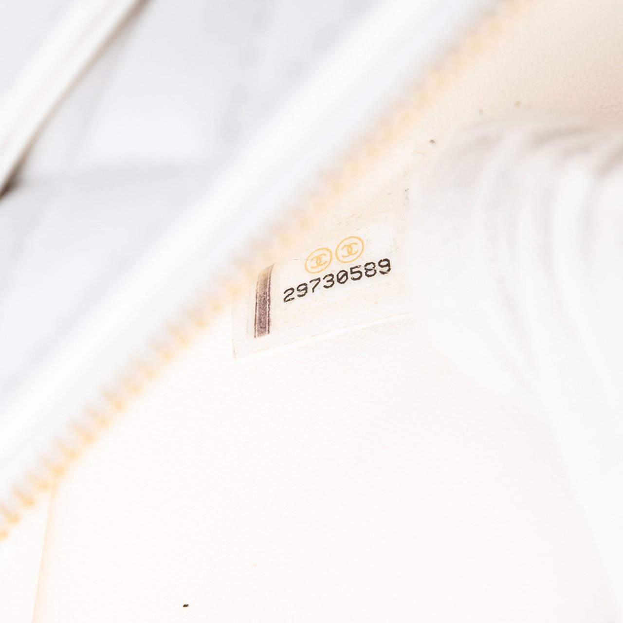 Chanel Lambskin Wave Clutch Wit