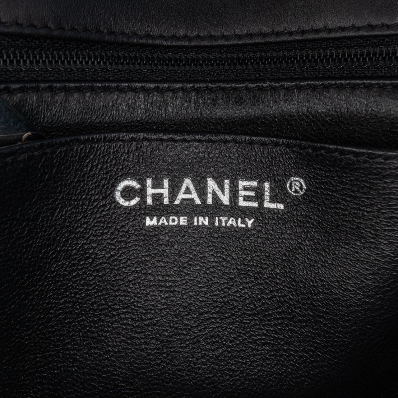 Chanel Mini Square Classic Chevron Patent Flap Zwart