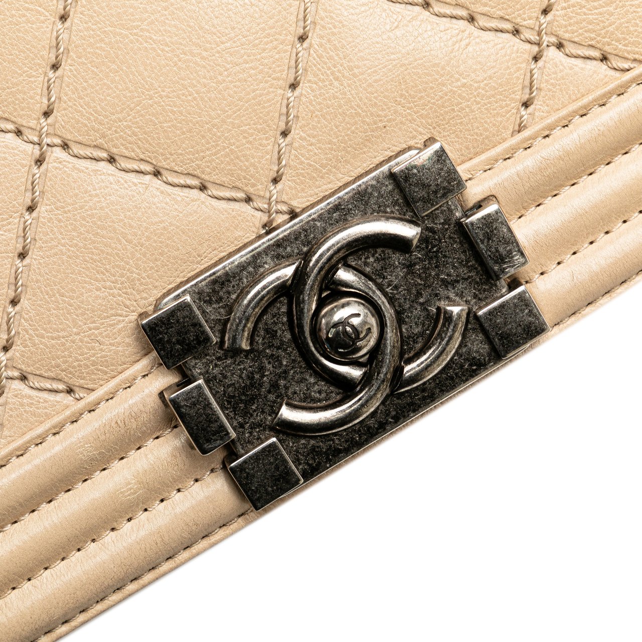Chanel Old Medium Aged Calfskin Double Stitch Boy Flap Bruin