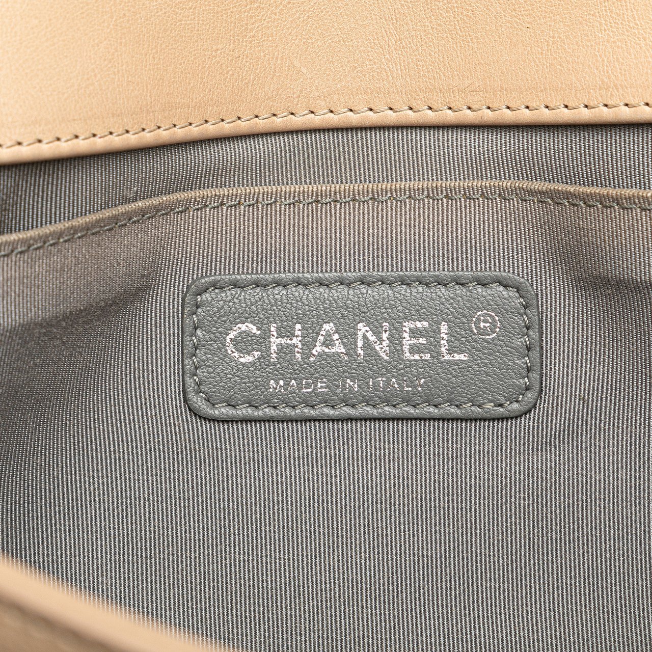 Chanel Old Medium Aged Calfskin Double Stitch Boy Flap Bruin