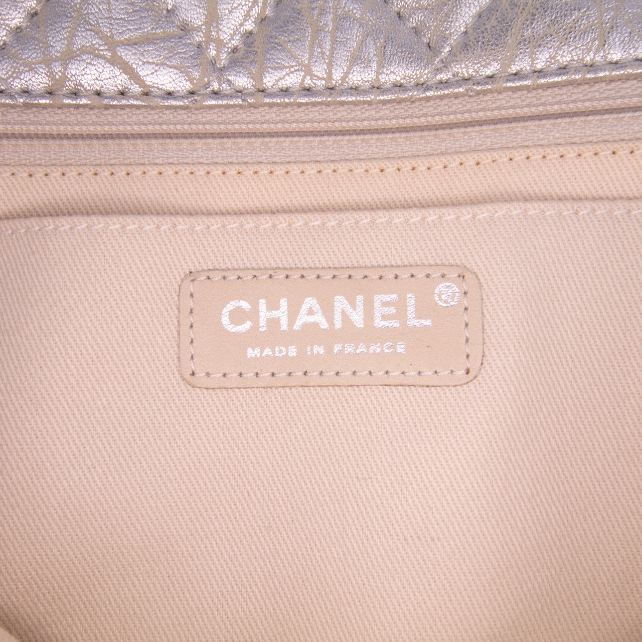 Chanel Quilted Aged Calfskin On The Rocks Flap Zilver