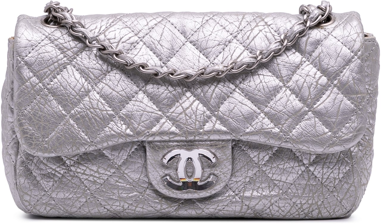 Chanel Quilted Aged Calfskin On The Rocks Flap Zilver