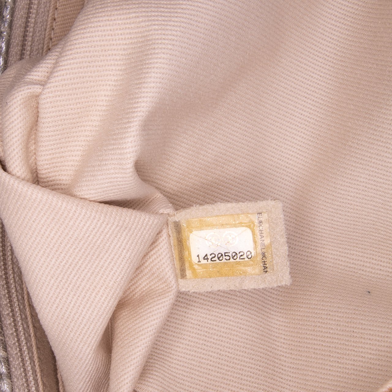 Chanel Quilted Aged Calfskin On The Rocks Flap Zilver