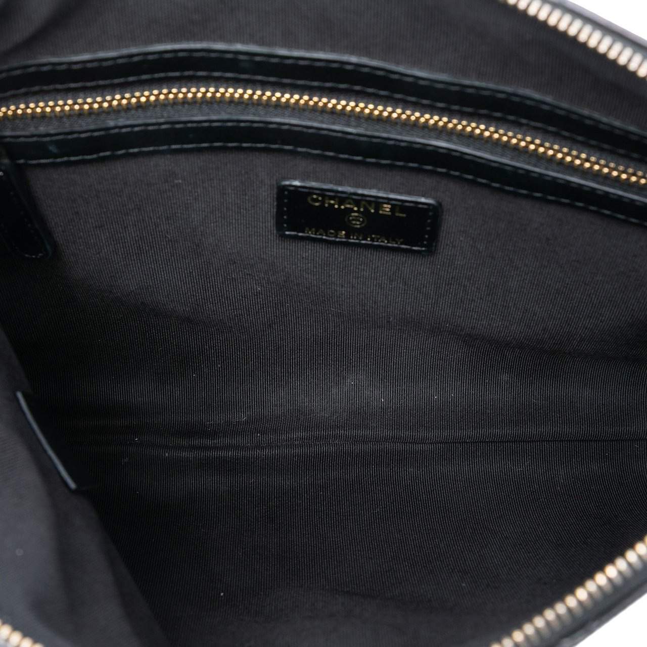 Chanel Medium Quilted Lambskin Pearl O Case Clutch Zwart