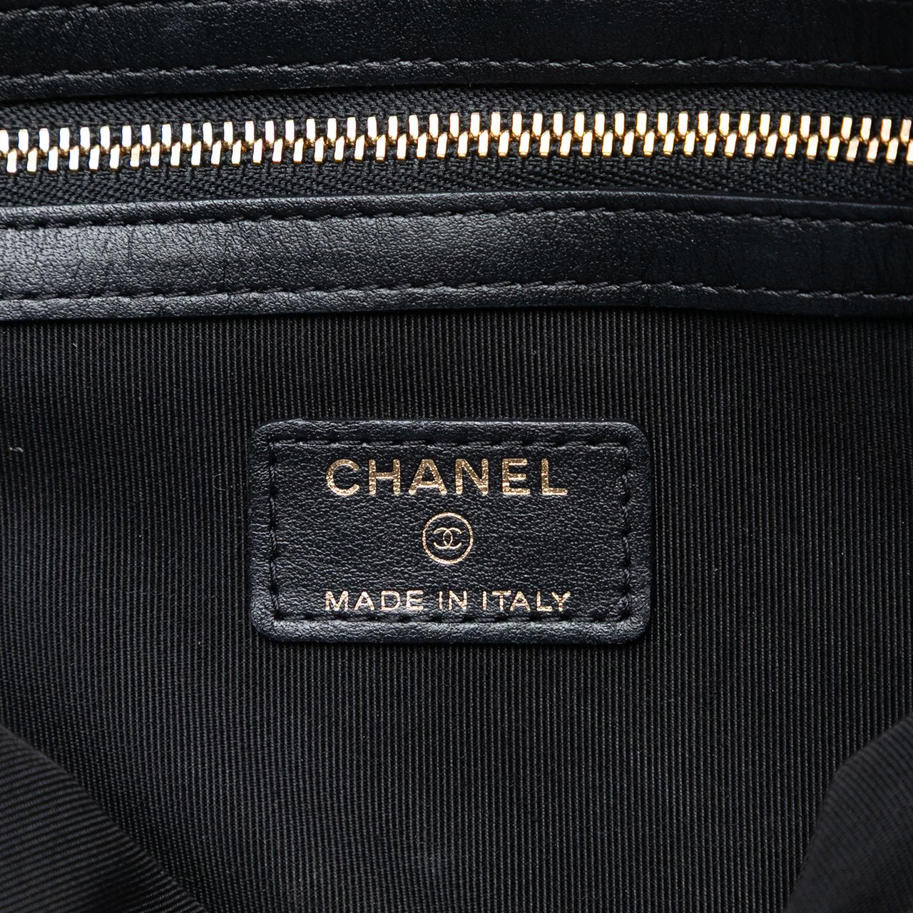 Chanel Medium Quilted Lambskin Pearl O Case Clutch Zwart