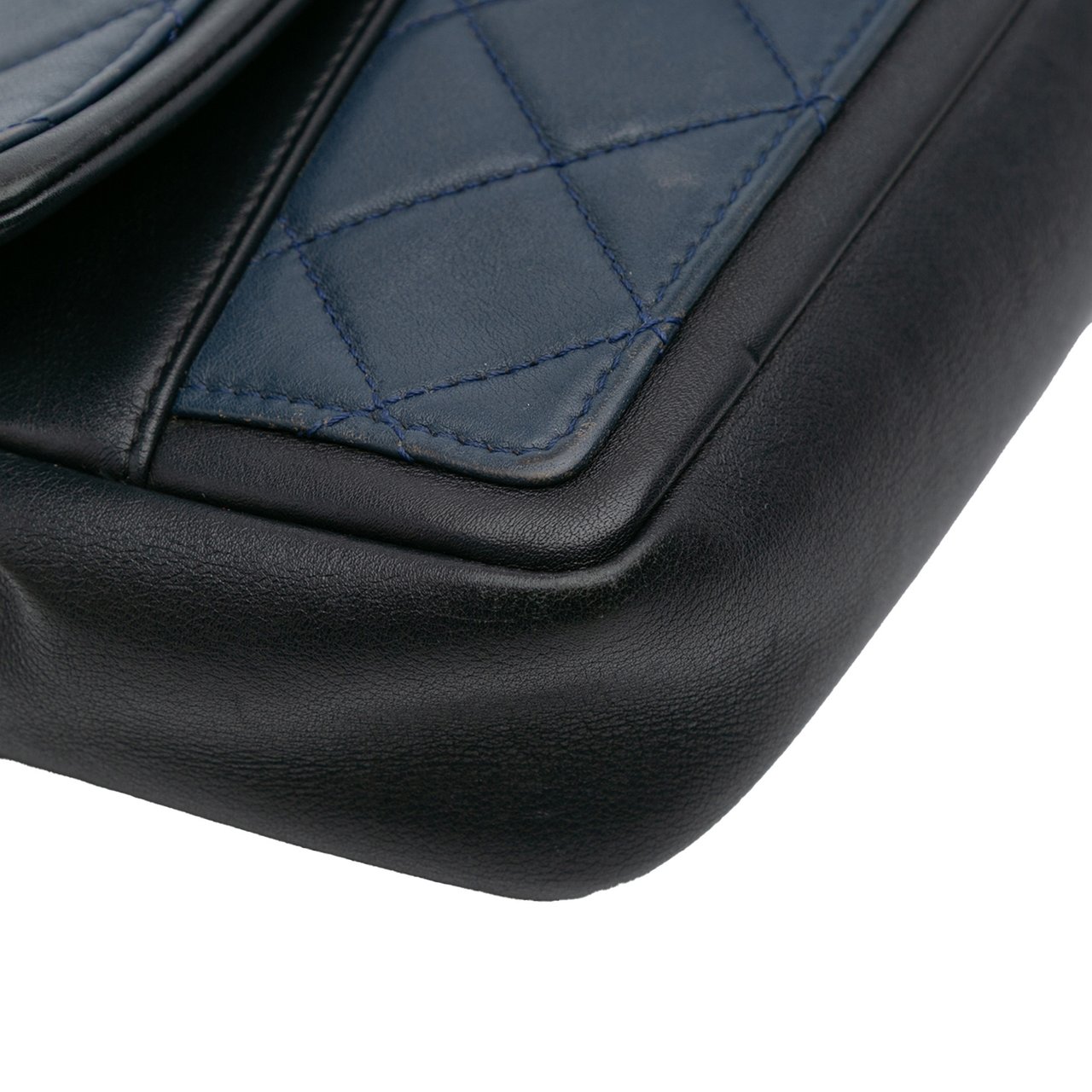 Chanel Medium Bicolor Calfskin Graphic Flap Blauw