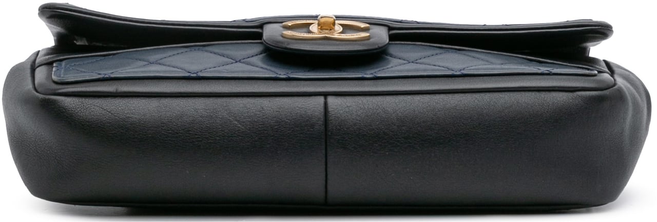 Chanel Medium Bicolor Calfskin Graphic Flap Blauw