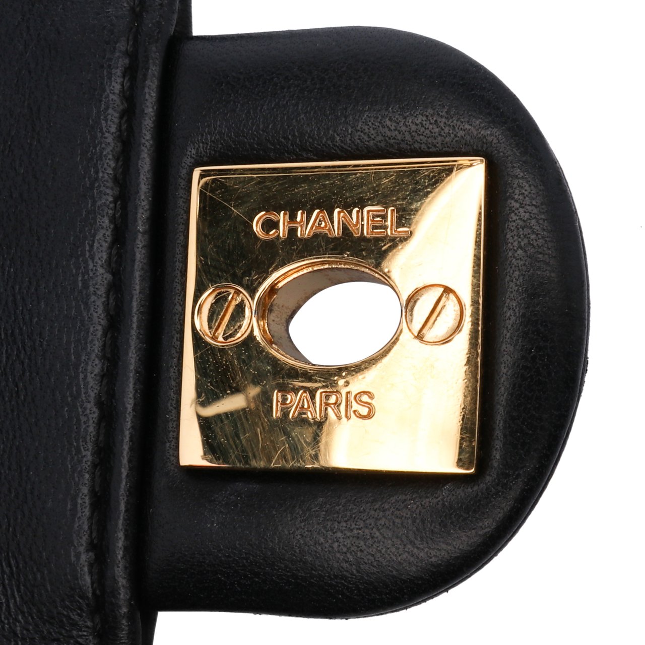 Chanel Small Quilted Lambskin CC Unchained Flap Zwart