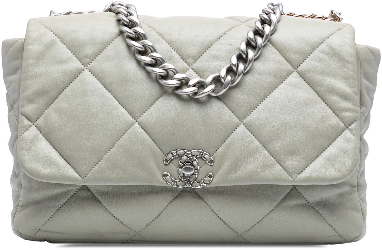 Chanel Maxi Lambskin 19 Flap Grijs