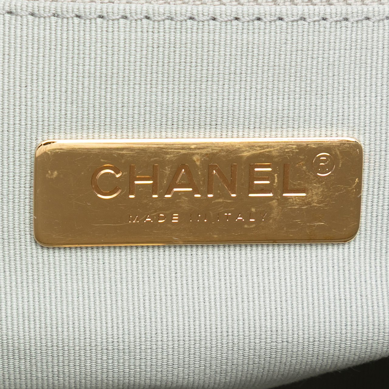 Chanel Maxi Lambskin 19 Flap Grijs