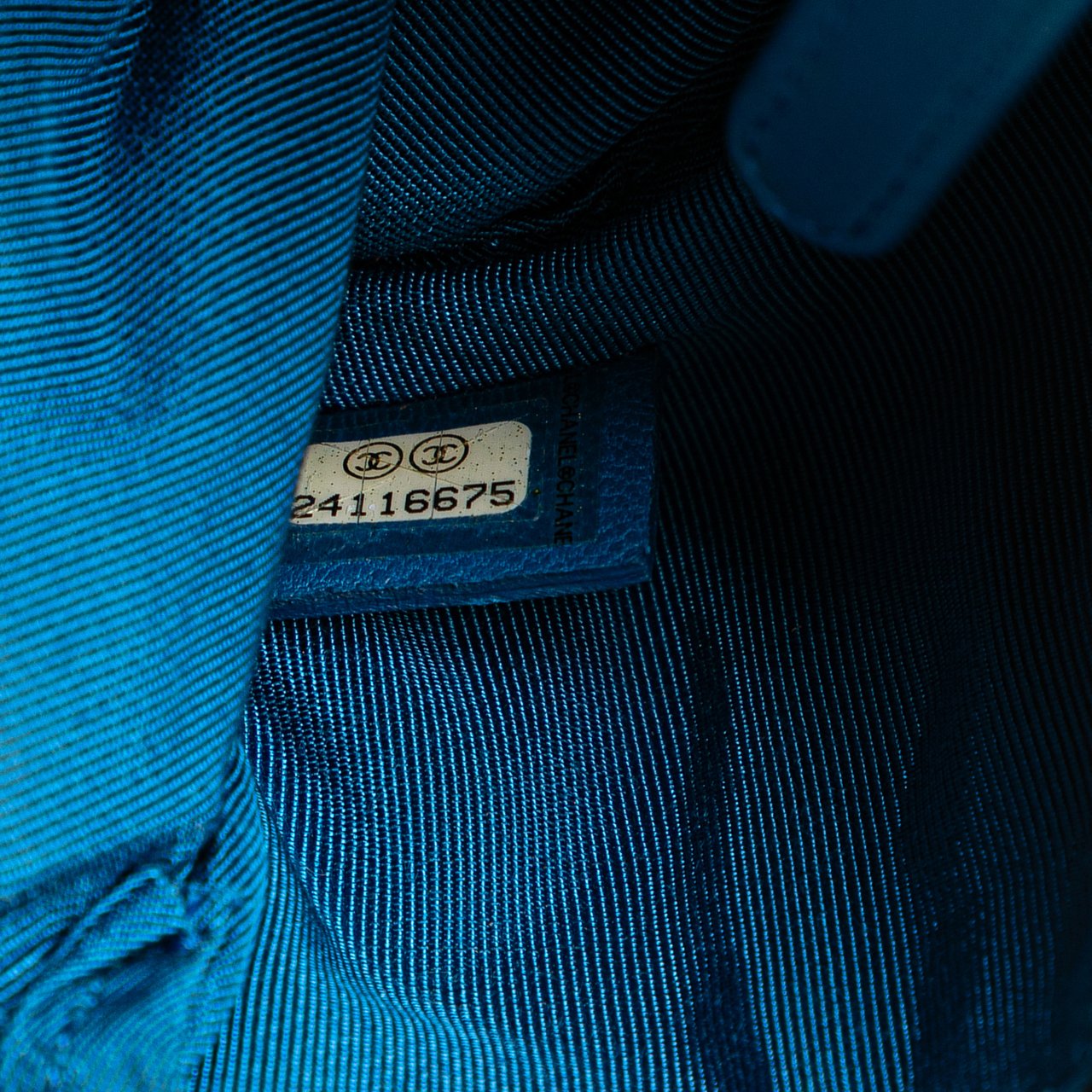 Chanel Chevron Lambskin O Case Pouch Blauw