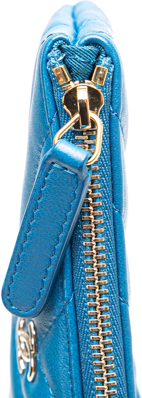 Chanel Chevron Lambskin O Case Pouch Blauw