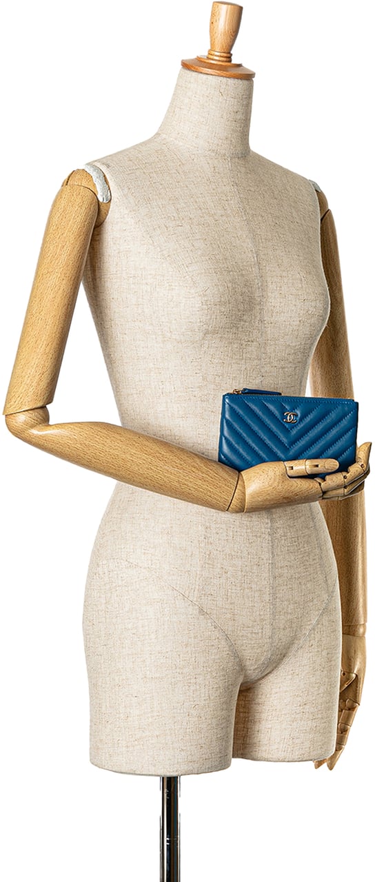 Chanel Chevron Lambskin O Case Pouch Blauw