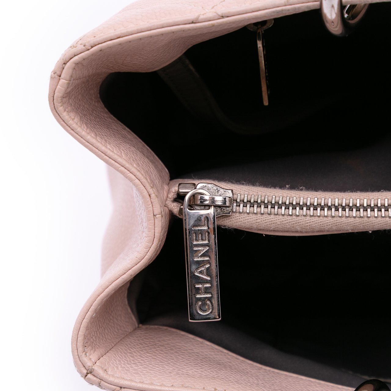 Chanel Caviar Grand Shopping Tote Roze