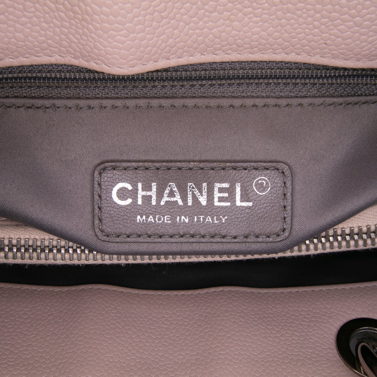 Chanel Caviar Grand Shopping Tote Roze