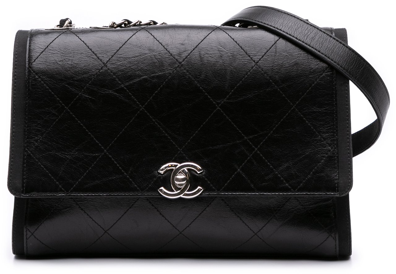 Chanel CC Quilted Crumpled Calfskin and Grosgrain Flap Zwart