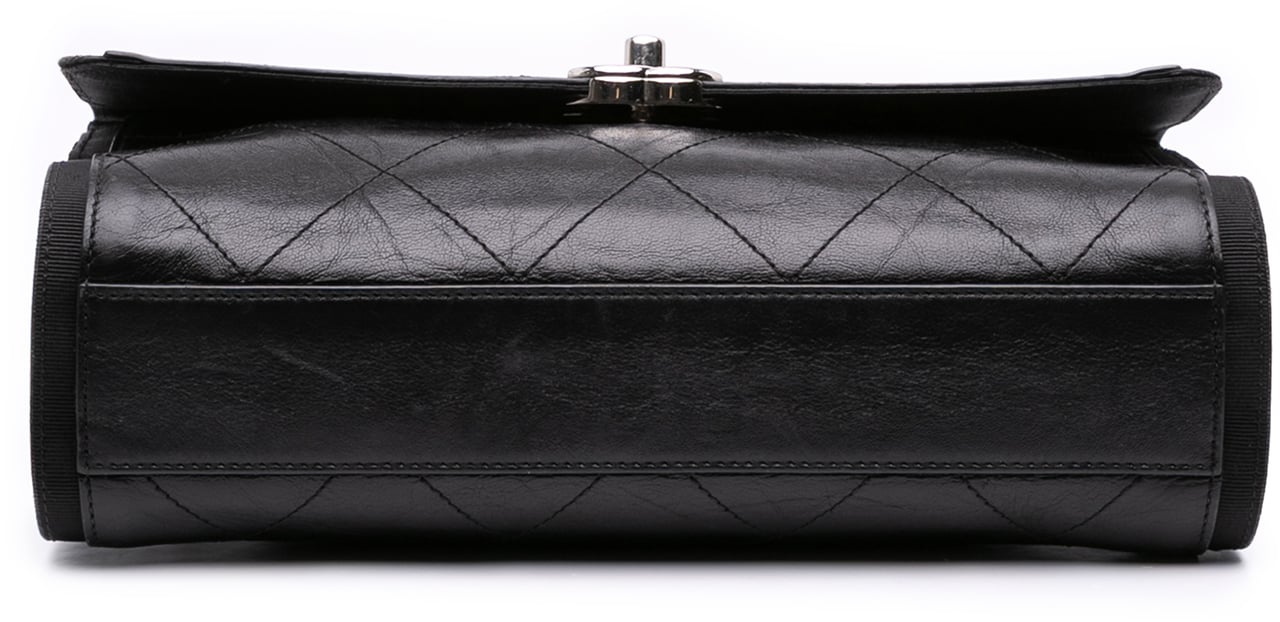 Chanel CC Quilted Crumpled Calfskin and Grosgrain Flap Zwart