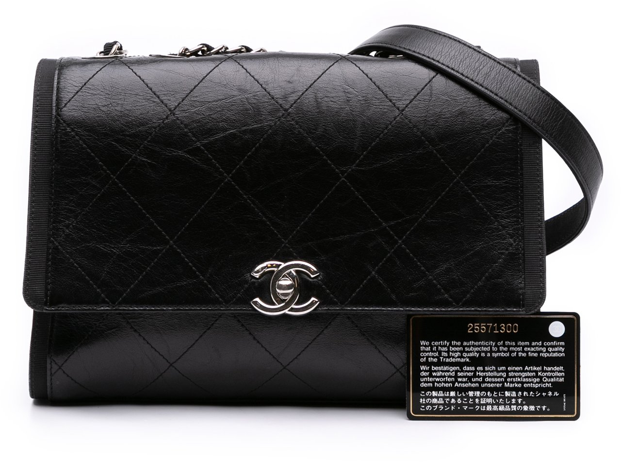 Chanel CC Quilted Crumpled Calfskin and Grosgrain Flap Zwart