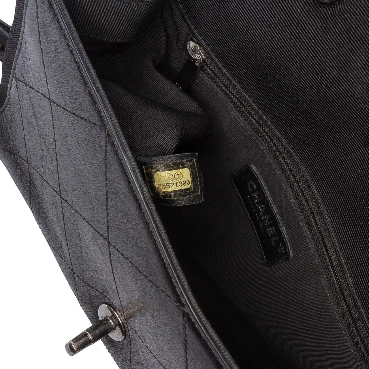 Chanel CC Quilted Crumpled Calfskin and Grosgrain Flap Zwart