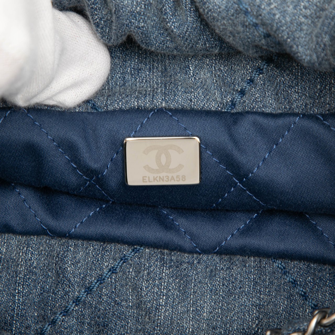 Chanel Mini Denim Studded 22 Handbag Blauw