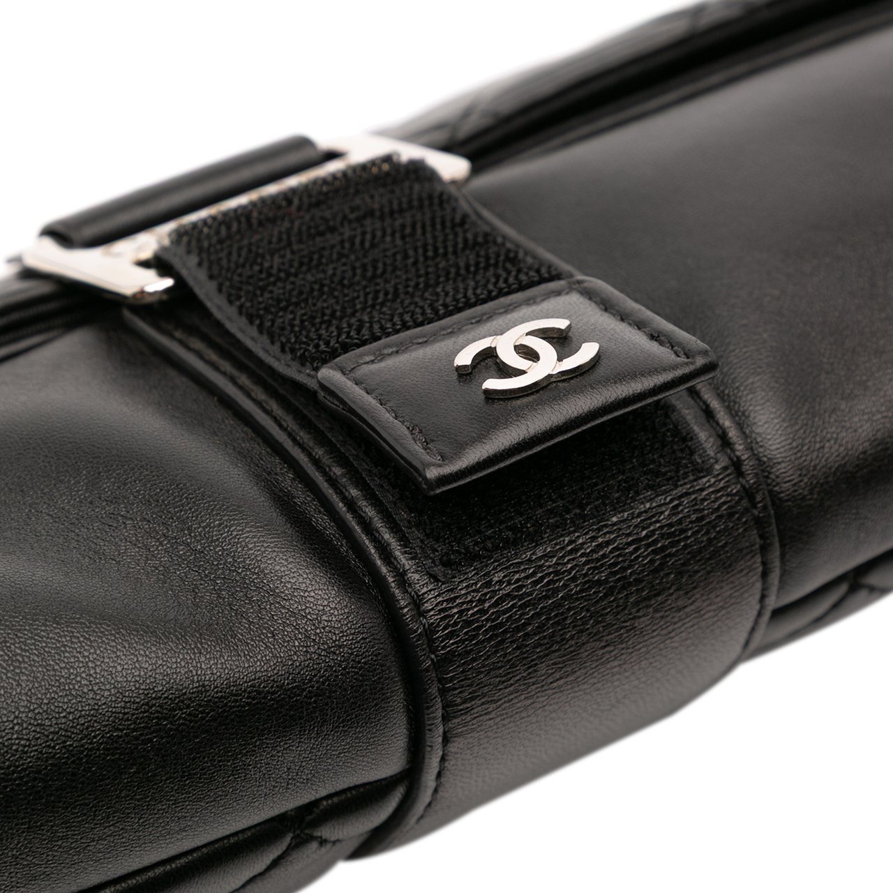 Chanel CC Quilted Lambskin Grip Clutch Zwart