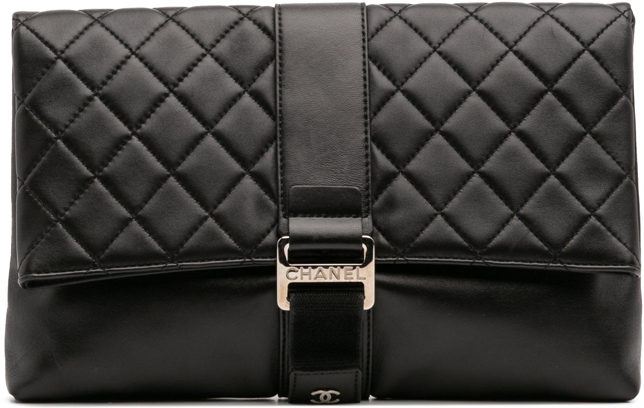 Chanel CC Quilted Lambskin Grip Clutch Zwart