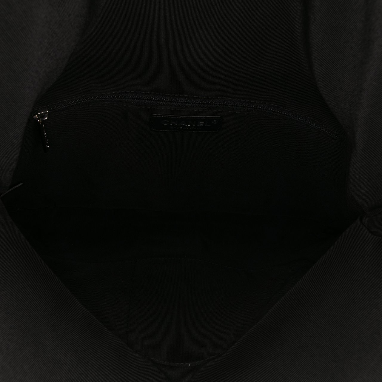 Chanel CC Quilted Lambskin Grip Clutch Zwart